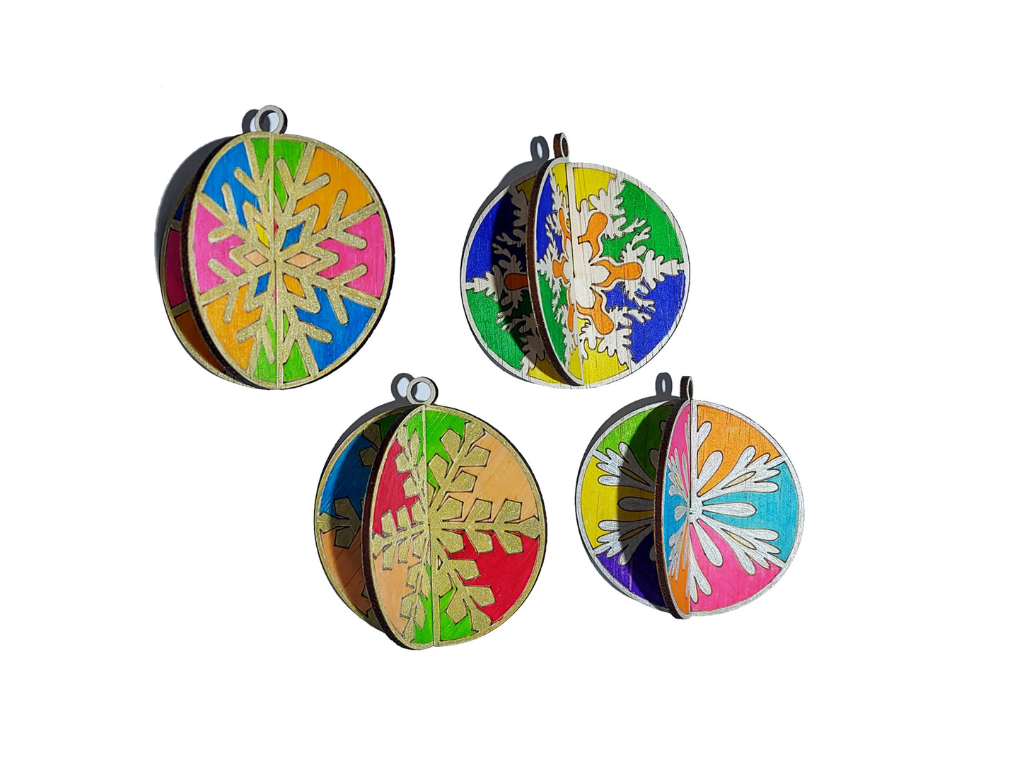 Set de 4 globuri de Crăciun 3D 8x8 cm