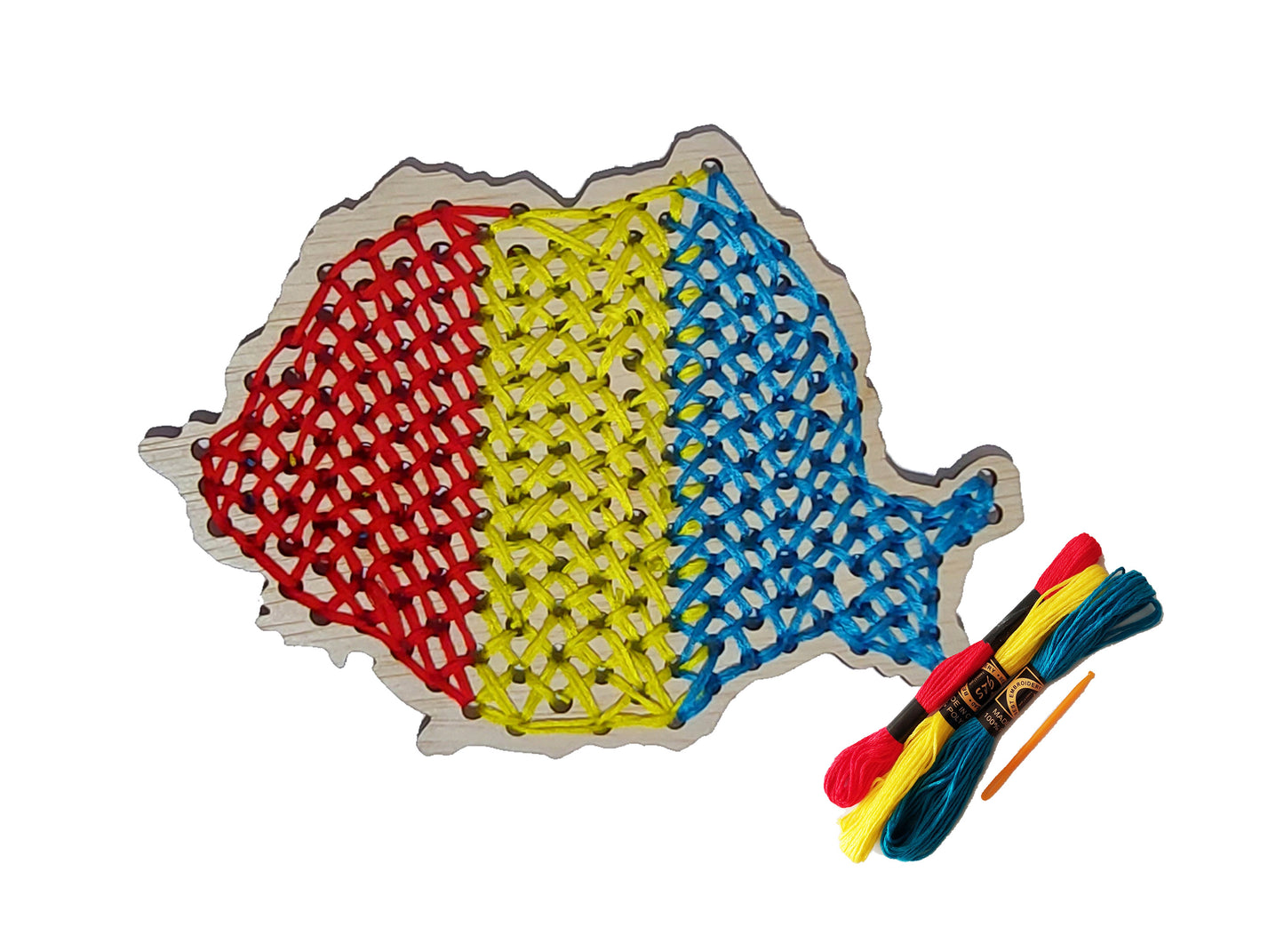 Harta României  21x16 cm - set pentru cusut cu 3 ațe și ac incluse