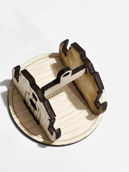 Căsuța lui Moș Crăciun 7x6x5 cm- glob de agățat în brad - set de asamblat