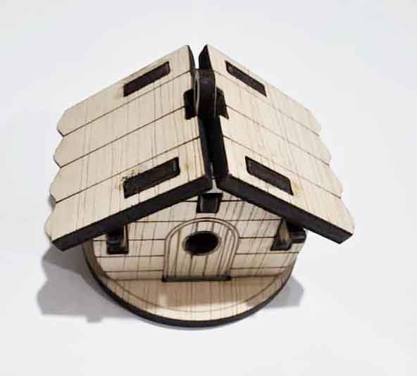 Căsuța lui Moș Crăciun 7x6x5 cm- glob de agățat în brad - set de asamblat