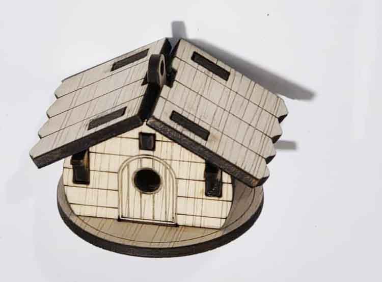 Căsuța lui Moș Crăciun 7x6x5 cm- glob de agățat în brad - set de asamblat