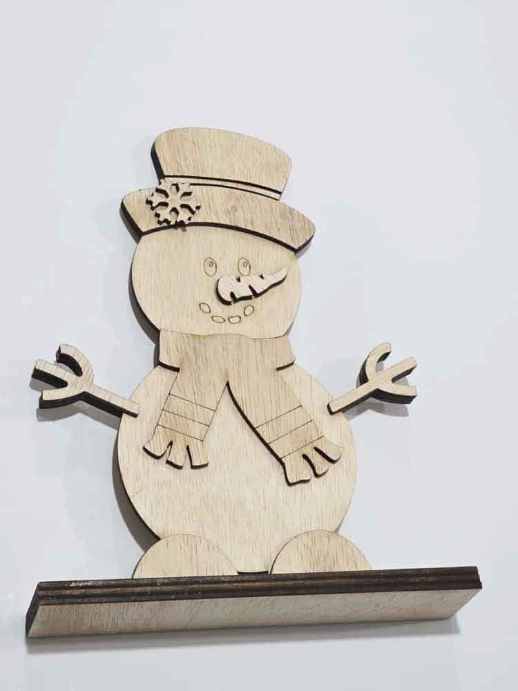 Om de zăpadă pe stand 18x14x3